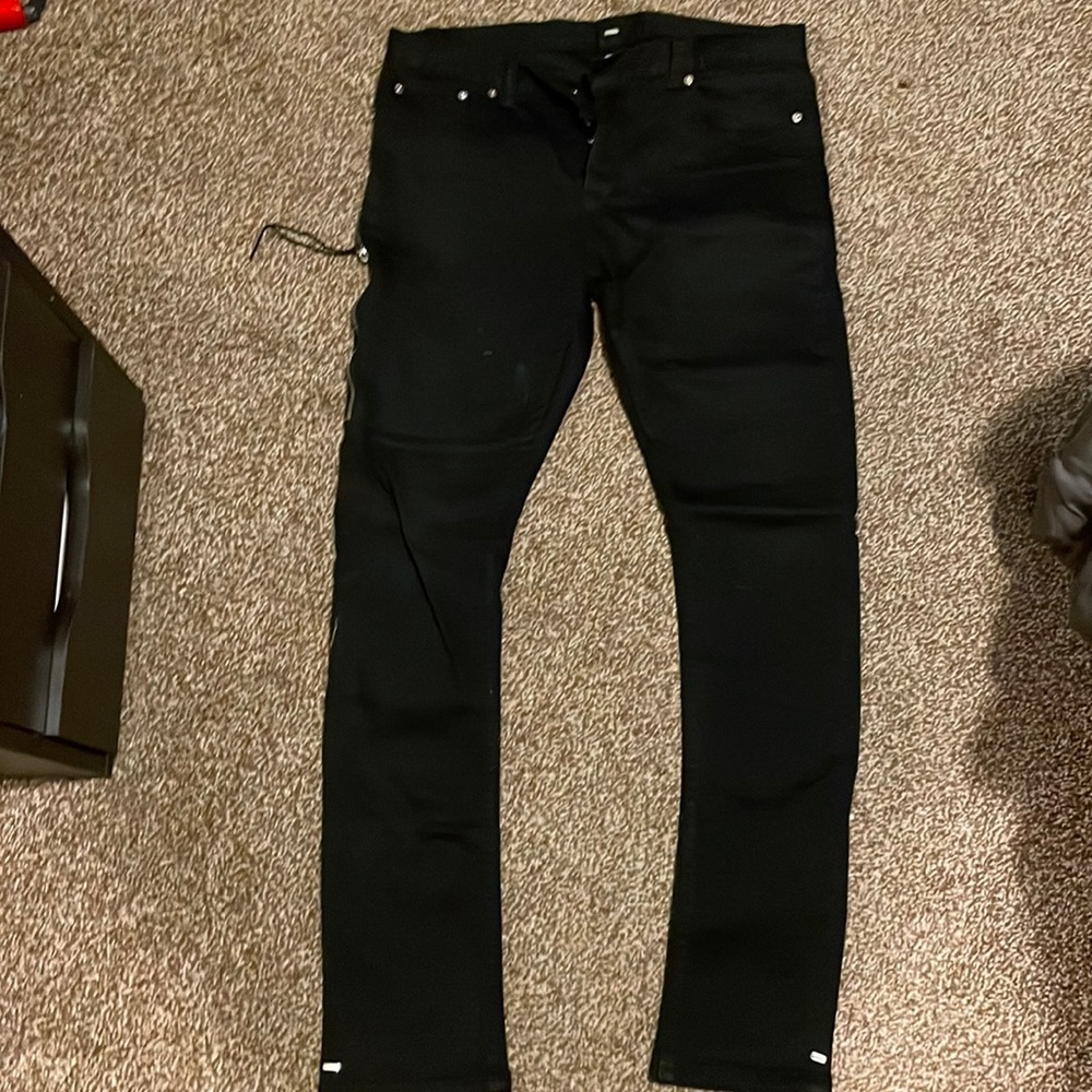 Mr. Completely black jeans